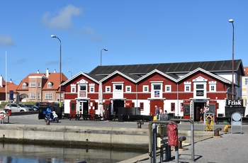 Fiskebutikker på Skagen Havn. moc