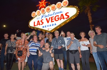 Highway 1 - MC-gruppen foran Las Vegas skilt