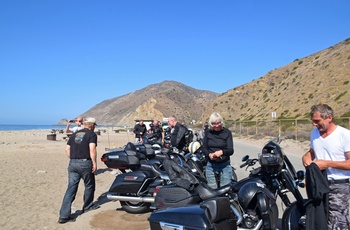 Highway 1 - Motorcykler ved strand langs Pacific Coast Highway