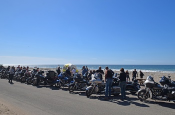 Highway 1 - Motorcykler ved strand langs Pacific Coast Highway