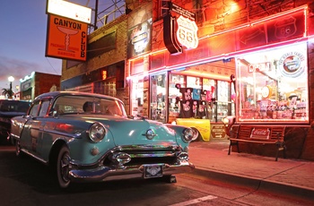 MC Route 66 og Arizona - Amerikanerbil i byen Williams på Route 66