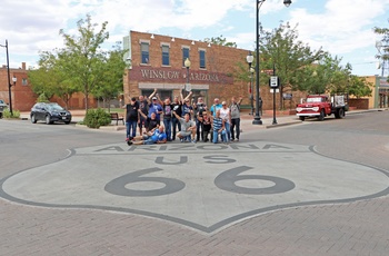 MC Route 66 og Arizona - Gruppebillede i byen Winslow i ørkenstaten Arizona