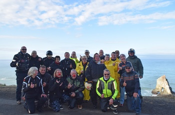 Highway 1 - Gruppebillede med udsigt til Stillehavet