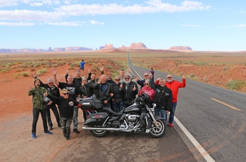 MC Route 66 og Arizona - Gruppebillede i Monument Valley