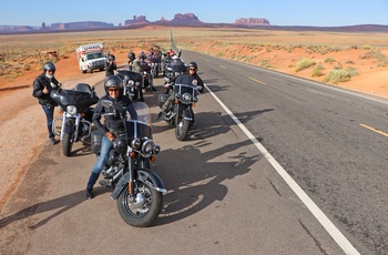 MC Route 66 og Arizona - Motorcykel gruppe i Monument Valley