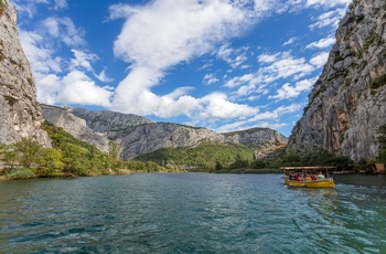 Turbåd på Certina floden i Dalmatien, Kroatien