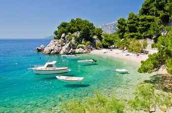Strand langs Makarska Riviera, Dalmatien i Kroatien