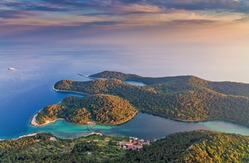 Udsigt ud over øen og nationalparken Mljet, Dalmatien i Kroatien