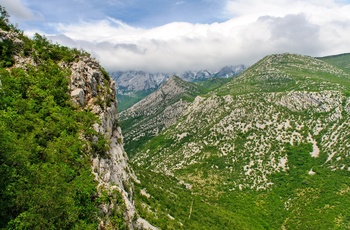 Kløft i Paklenica Nationalpark, Dalmatien i Kroatien