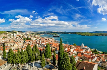 Udsigt ud over Sibenik, Dalmarien i Kroatien