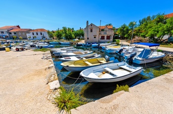 Lille havn på øen Silba i den kroatiske skærgård, Dalmatien i Kroatien