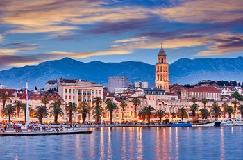 Aftensstemning langs havnepromenaden i Split, Dalmatien i Kroatien