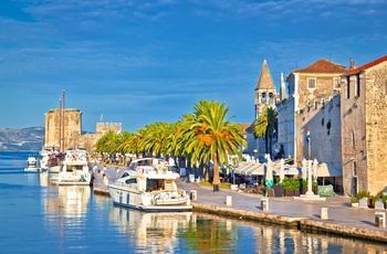 Promenade i Trogir, Dalmatien i Kroatien