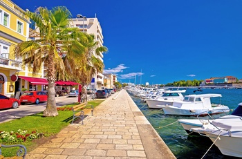 Havnepromenade i Zadar, Dalmatien i Kroatien