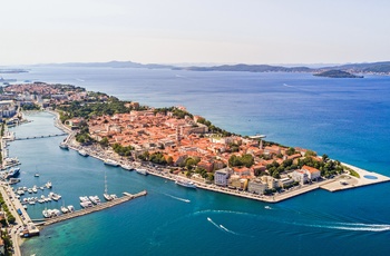 Luftfoto af kystbyen Zadar i Dalmatien, Kroatien