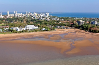 Mindil Beach i Darwins centrum i baggrunden - Australien