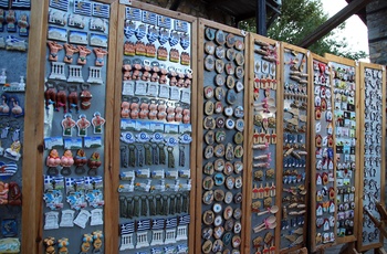 Køleskabsmagneter i den bilfri bjerglandsby Palaios Panteleimonas - Grækenland