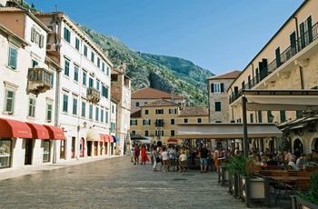 Smuk plads i den gamle bydel i Kotor, Montenegro - Foto: Emre, Unsplash