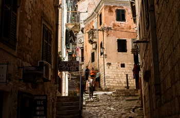 Den gamle bydel i Kotor, Montenegro - Foto: Max Bohme, Unsplash