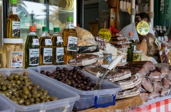 Butik med lokale produkter i den gamle bydel i Kotor, Montenegro - Foto:  Nurlan Isazade, Unsplash