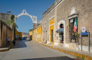 Den gule by Izamal på Yucatán-halvøen - Foto: Teodor Kuduschiev, Unsplash