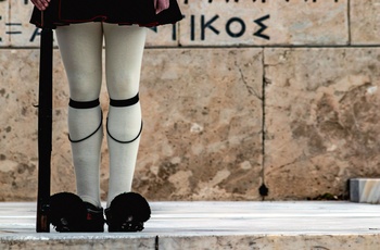 Vagt ved den ukendte soldats grav krigsmindesmærke på Syntagma-pladsen i Athen - Foto Sara Russo Unsplash