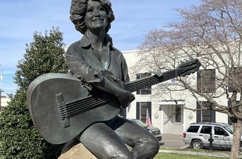 Dolly Parton, Sevierville, Tennessee