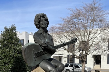 Dolly Parton, Sevierville, Tennessee