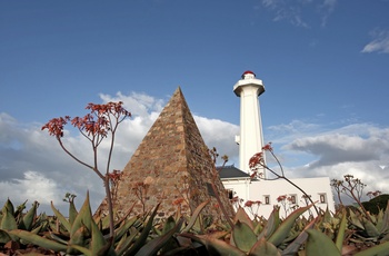 Donkin Memorial og fyrtårnet med Nelson Mandela Bay Tourism office i Port Elizabeth, Sydafrika
