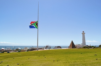 Donkin Memorial og fyrtårnet med Nelson Mandela Bay Tourism office i Port Elizabeth, Sydafrika