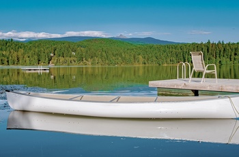 Kano i søen Dutch Lake i byen Clearwater - British Columbia i Canada