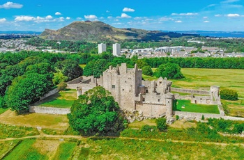 Udsigt ud over Craigmillar Castle tæt på Edinburgh, Skotland