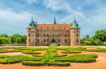 Egeskov Slot med have