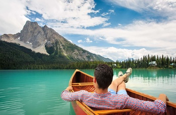Emerald Lake Lodge, Activities, Canoeing
