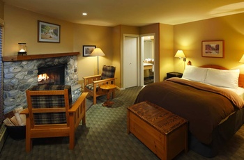 Emerald Lake Lodge, Lodge Room