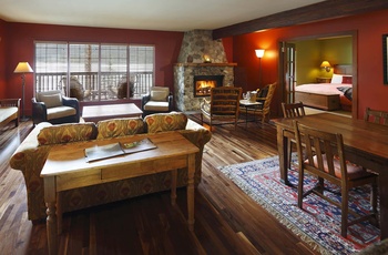 Emerald Lake Lodge, Point Cabin, Living Room