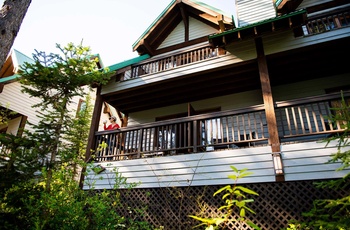 Emerald Lake Lodge, Rooms with balconies