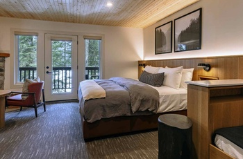 Emerald Lake Lodge, Signature Room