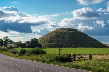 England - den præhistoriske Silbury Hill ved Avebury i Wiltshire