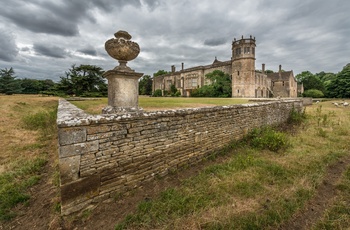 England, Cotswolds - den historiske Lacock Abbey