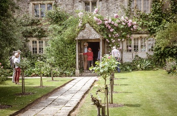England, Cotswolds, Lechlade - indgangen til William Morris' sommerhus Kelmscott Manor