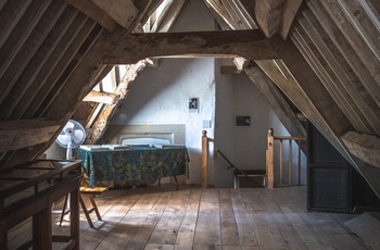 England, Cotswolds, Lechlade - loftet på William Morris' sommerhus Kelmscott Manor