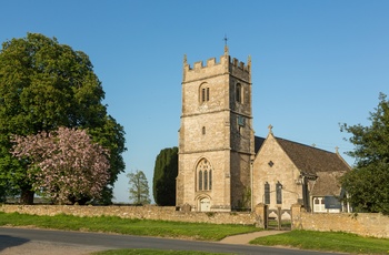 England, Glouchestershire, Cotsworld - en traditionel lille kirke i Cotsworld Holy Trinity Church i Long Newnton