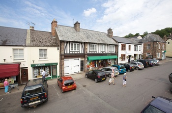 England, Somerset - High Street i Dulverton (Foto Neville Stanikk by Exmoor NP)