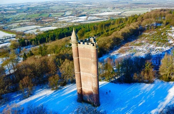 England, Somerset - King Alfreds Tower står flot i vinterlandskabet