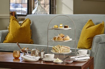 England, Somerset, Taunton - afternoon tea på the Drawing Room i Castle Hotel