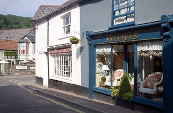 England, Somerset - aktivitetsbutik og butikken Hold Your Horses med alt til heste i Dulverton (Foto Neville Stanikk by Exmoor NP)
