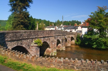 England, Somerset - broen over River Barle i landsbyen Dulverton (Foto Neville Stanikk by Exmoor NP)