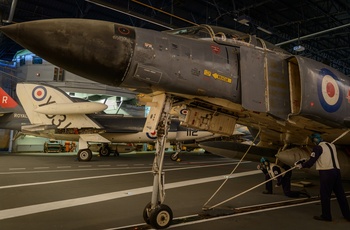 England, Somerset - de mange udstillede fly står tæt pakket på Royal Navy' Aviator Museum (Foto - Visit Somerset)