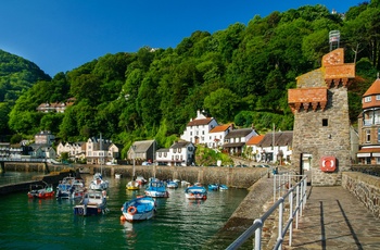 England, Somerset - havnen med vagttårnet ved Lynmouth (Foto Neville Stanikk by Exmoor NP)